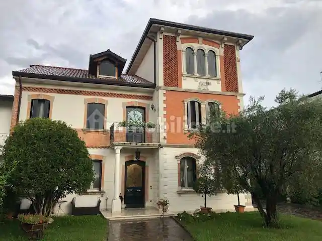 Villa in vendita a Loria