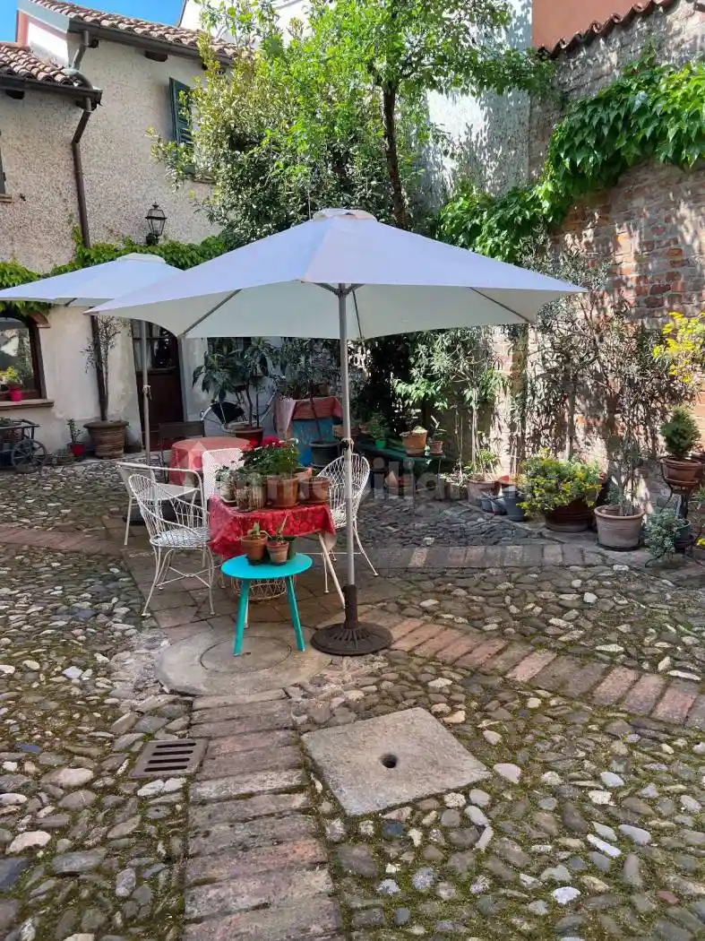 Casa indipendente in vendita a Piacenza