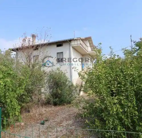 Villa in vendita a Controguerra