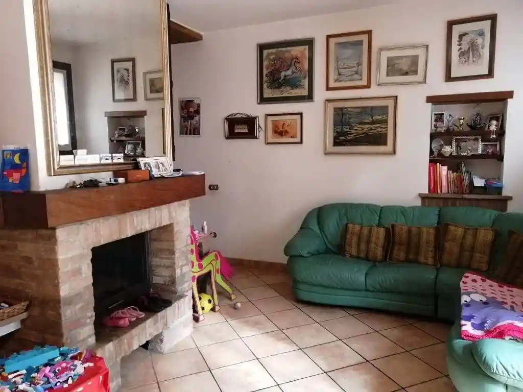 Casa indipendente in vendita a Cadelbosco di Sopra