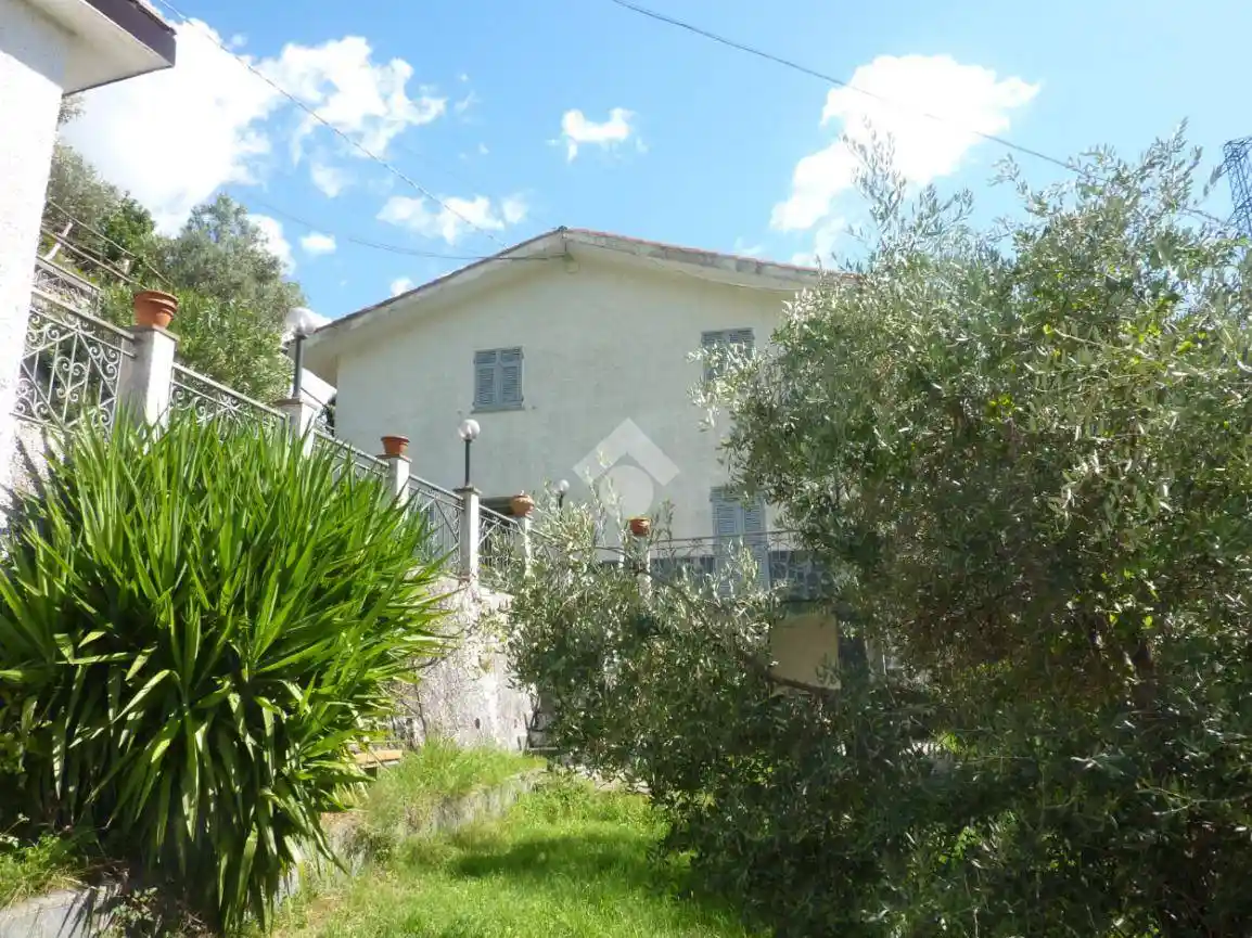 Casa indipendente in vendita a Borzonasca