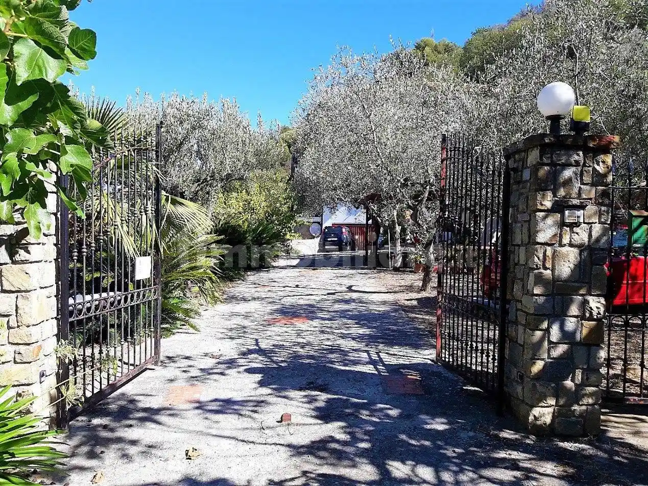 Villa in vendita a Bordighera