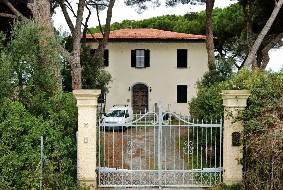 Palazzo - Edificio in vendita a Cecina