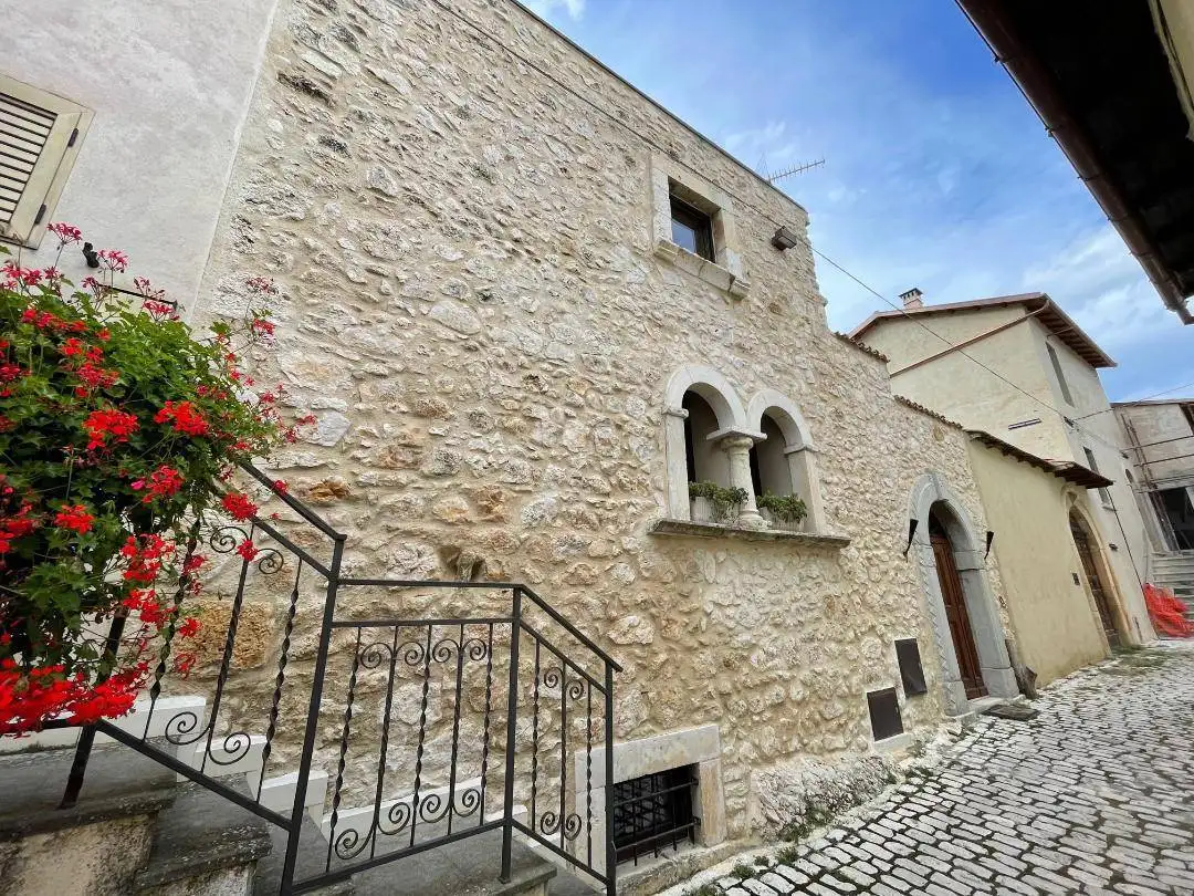 Casa indipendente in vendita a Prata d'Ansidonia
