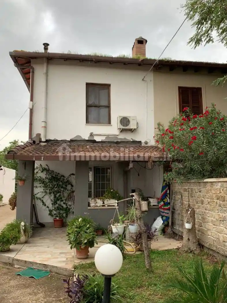 Rustico - Casale in vendita a Latina