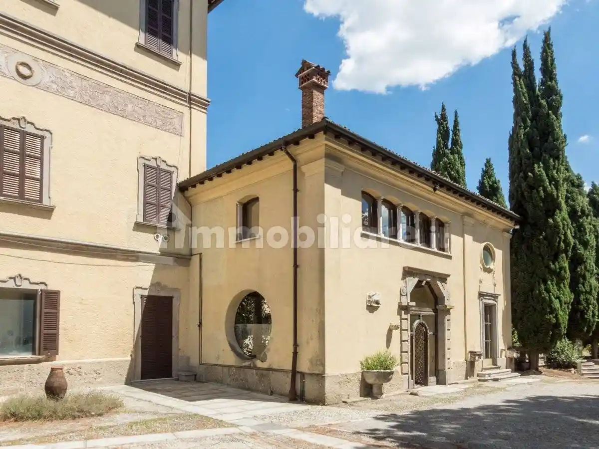 Appartamento in vendita a Carate Brianza