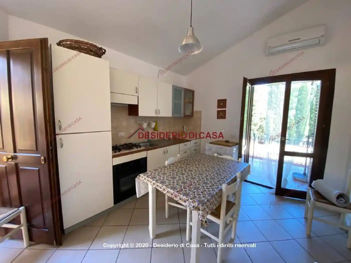 Appartamento in affitto a Campofelice di Roccella