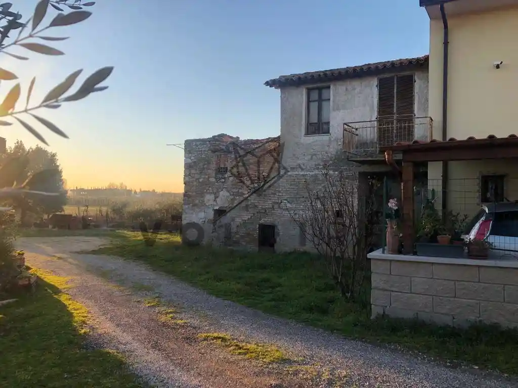 Rustico - Casale in vendita a Assisi