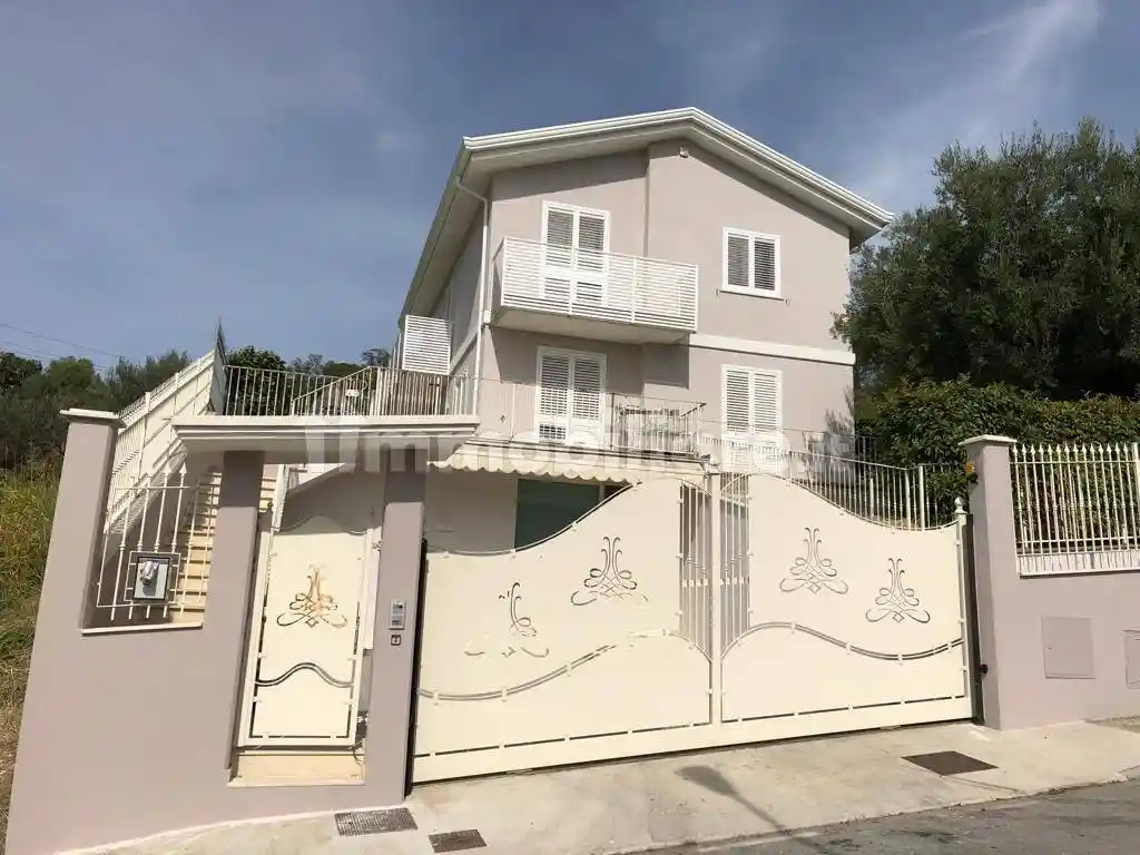 Villa in vendita a Montecosaro