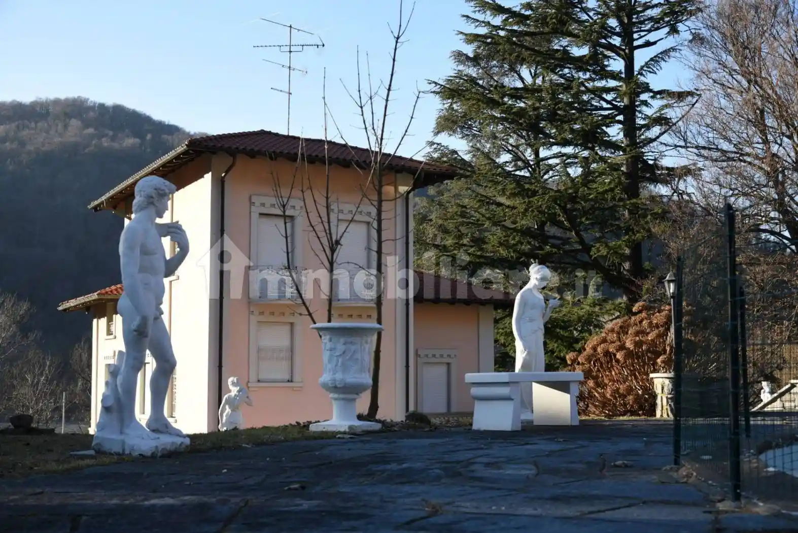 Villa in vendita a Valganna