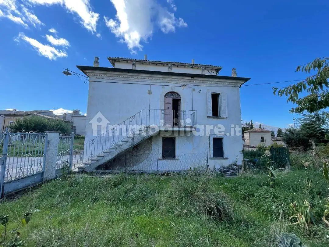 Casa indipendente in vendita a Prata d'Ansidonia