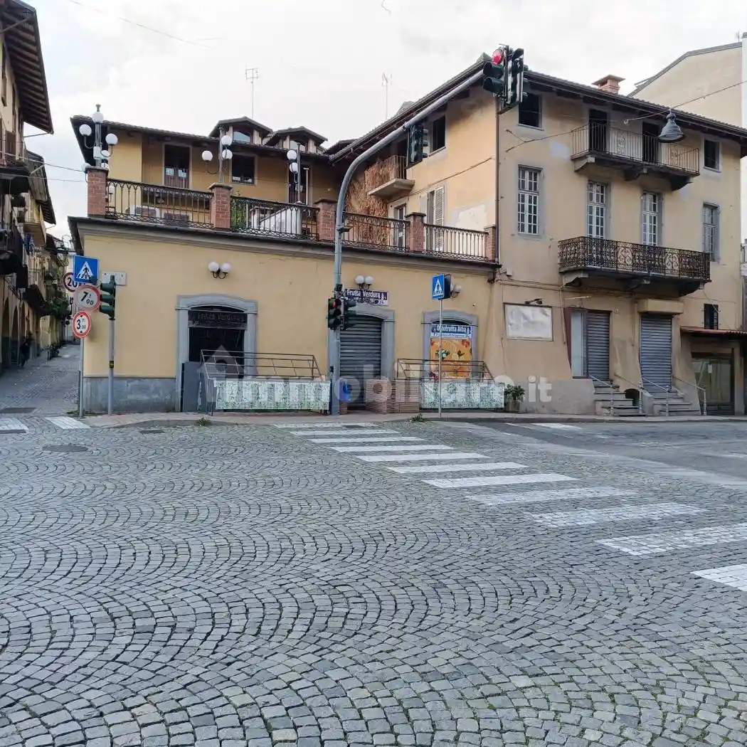 Palazzo - Edificio in vendita a Cuorgnè