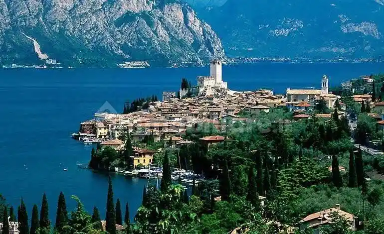 Palazzo - Edificio in vendita a Sirmione