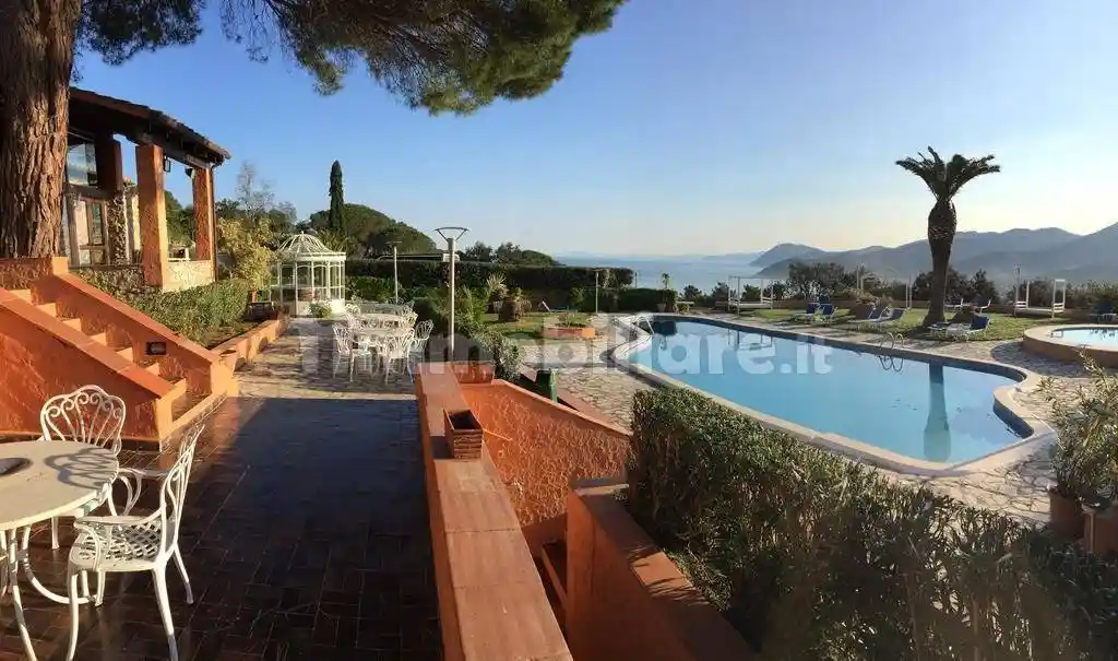 Palazzo - Edificio in vendita a Portoferraio