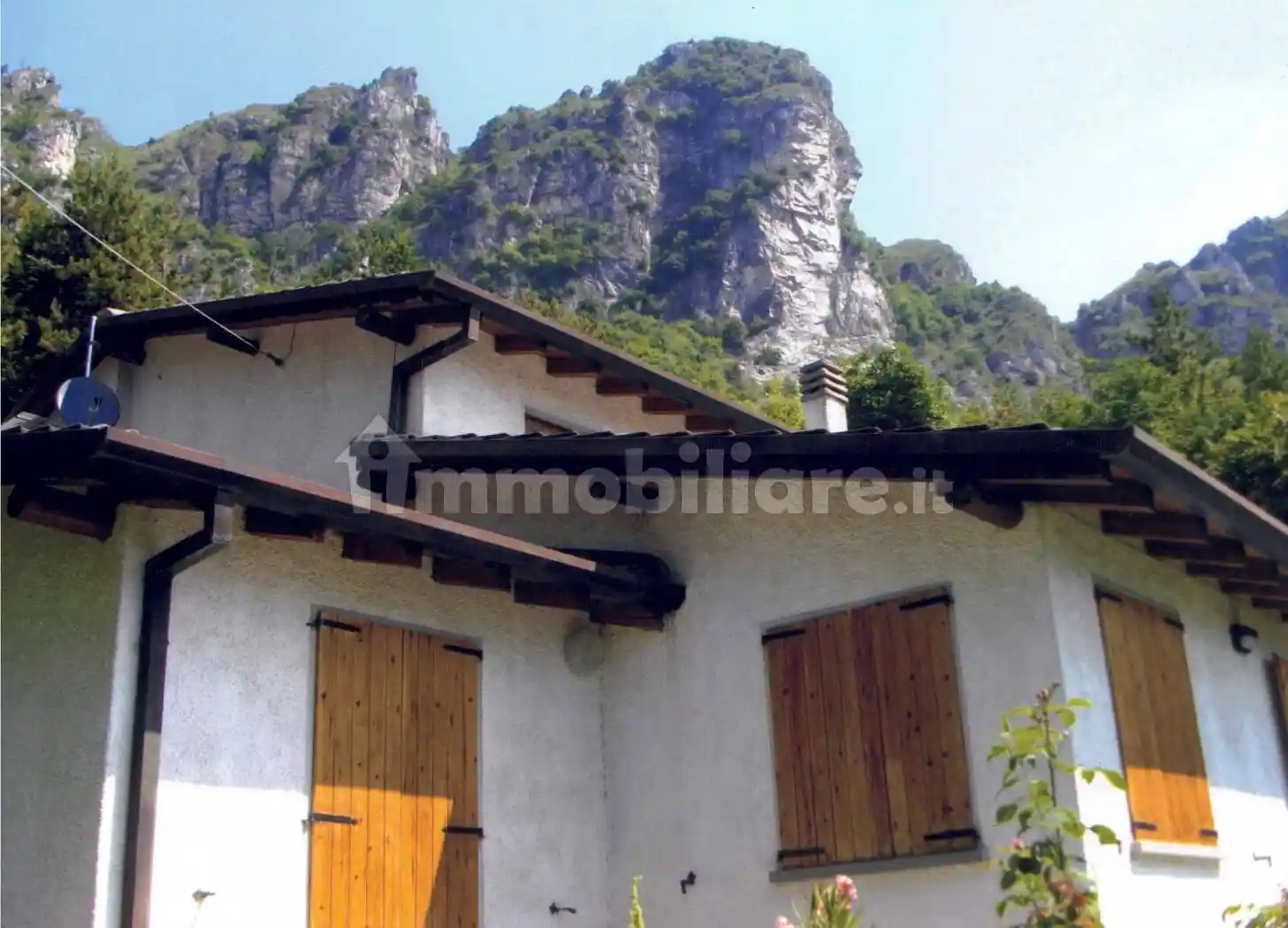 Villa in vendita a Lodrino