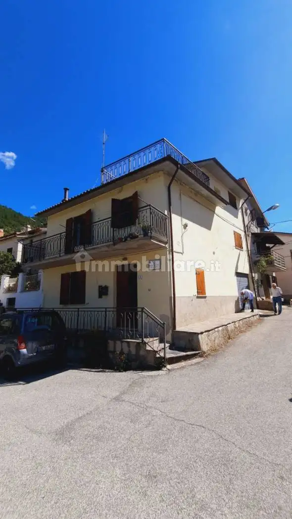 Casa indipendente in vendita a Fiamignano