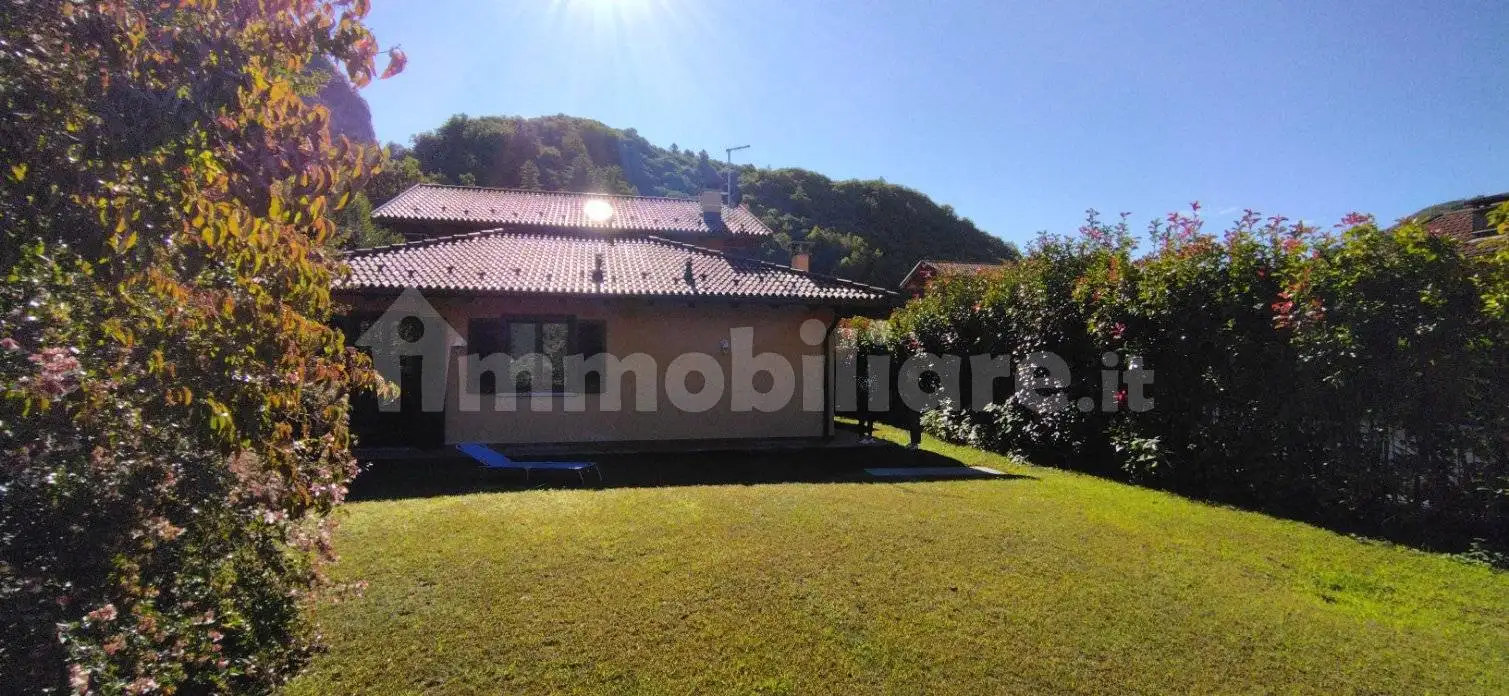 Villa in vendita a Varallo