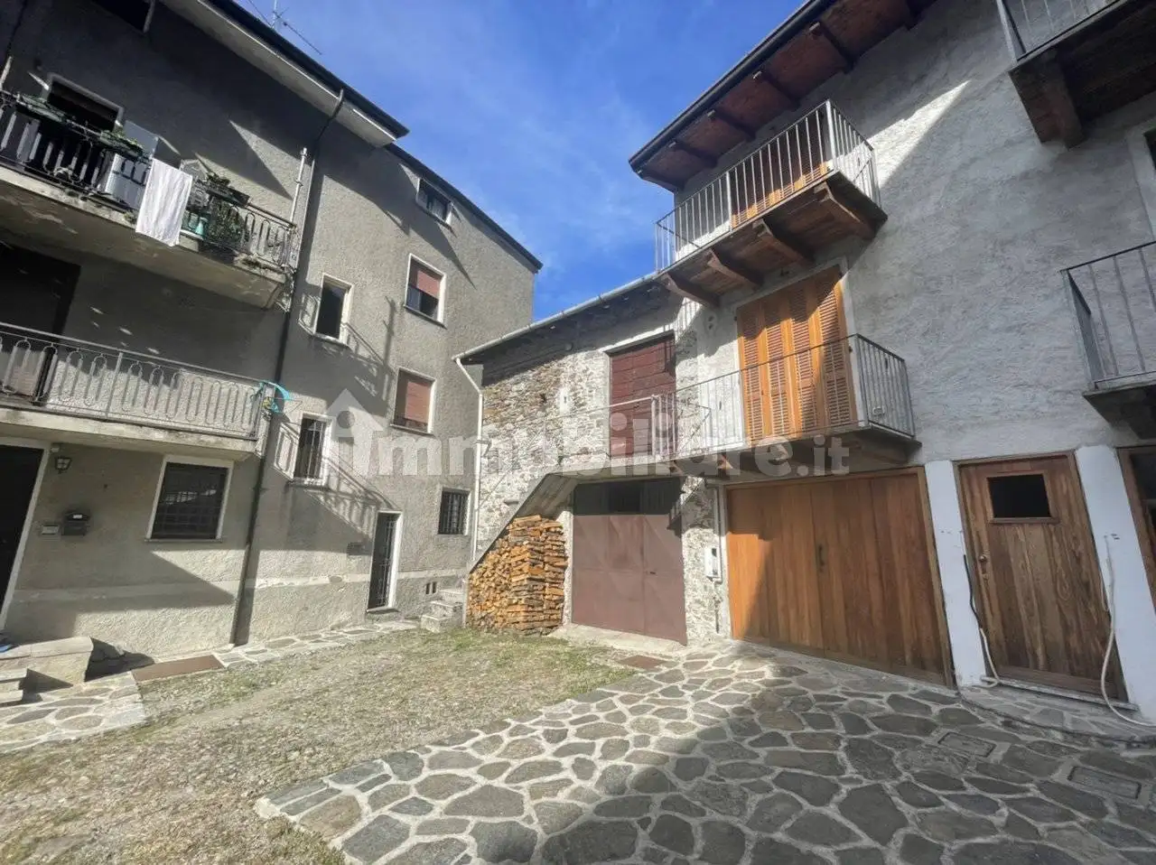 Casa indipendente in vendita a Rogolo