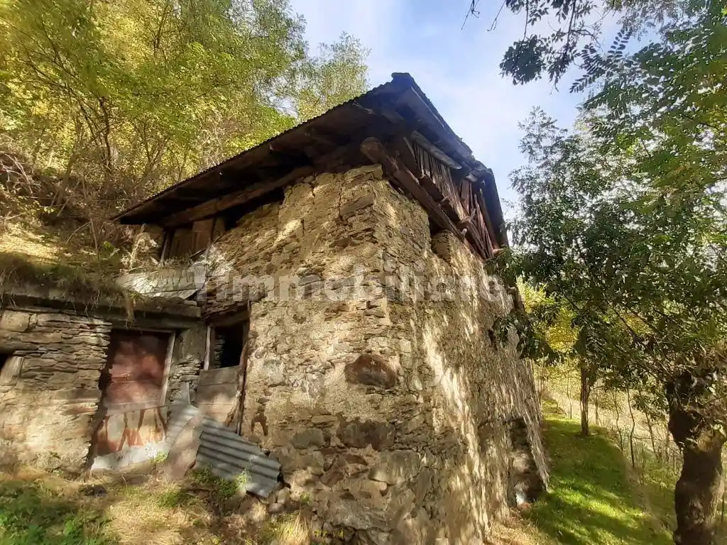 Rustico - Casale in vendita a Monno