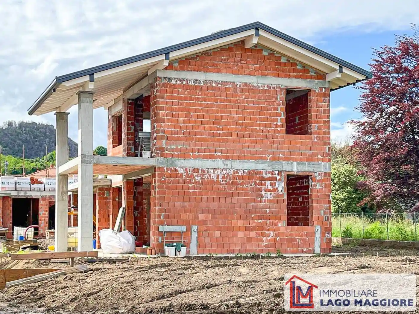 Villa in vendita a Angera