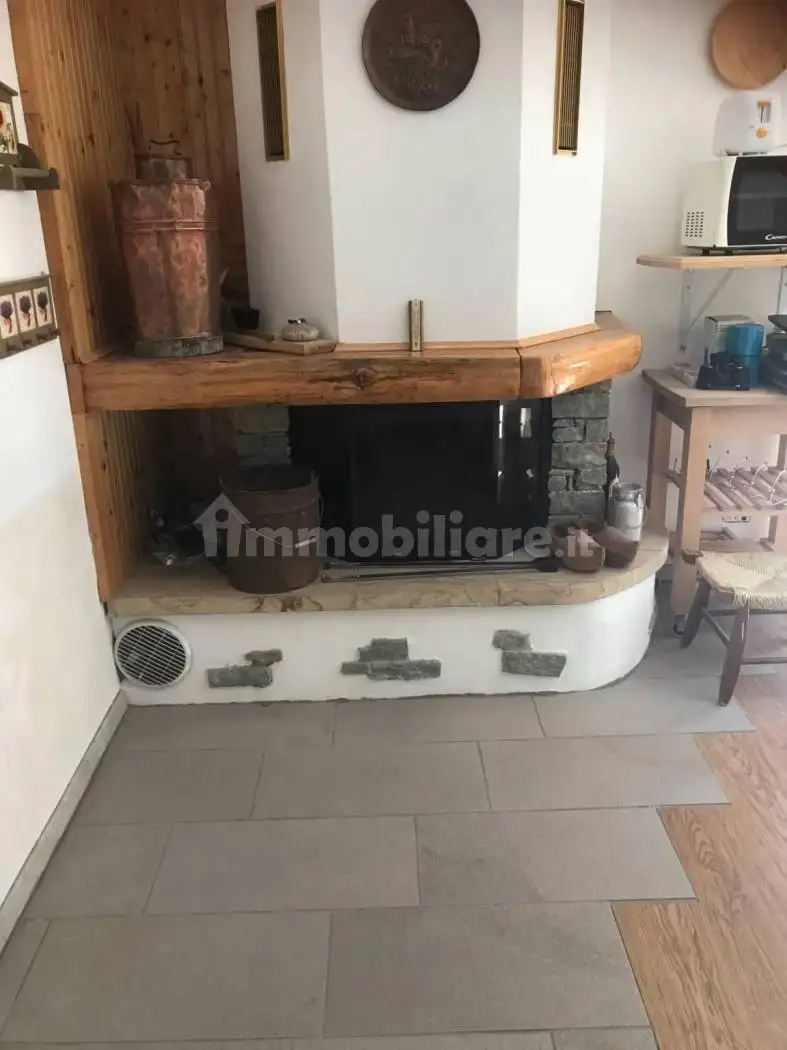 Appartamento via Caduti sul Lavoro 12, Centro, Cavargna