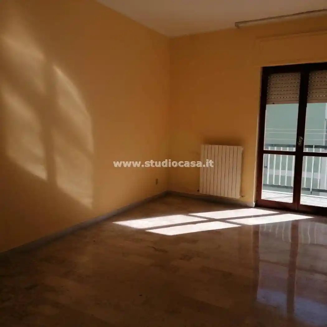 Appartamento buono stato, quinto piano, Centro, Crotone - foto 5