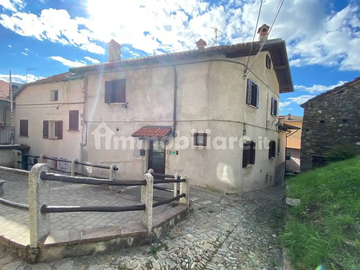 Casa indipendente in vendita a Maccagno con Pino e Veddasca