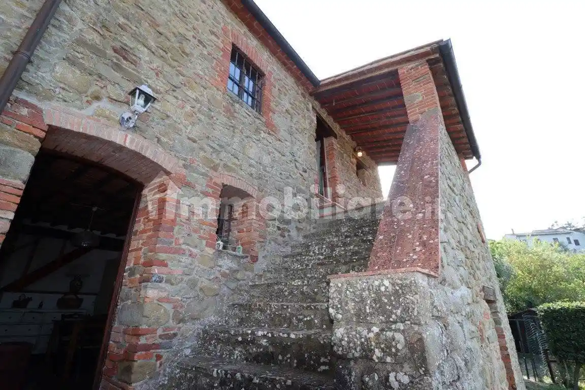 Appartamento in vendita a Bucine