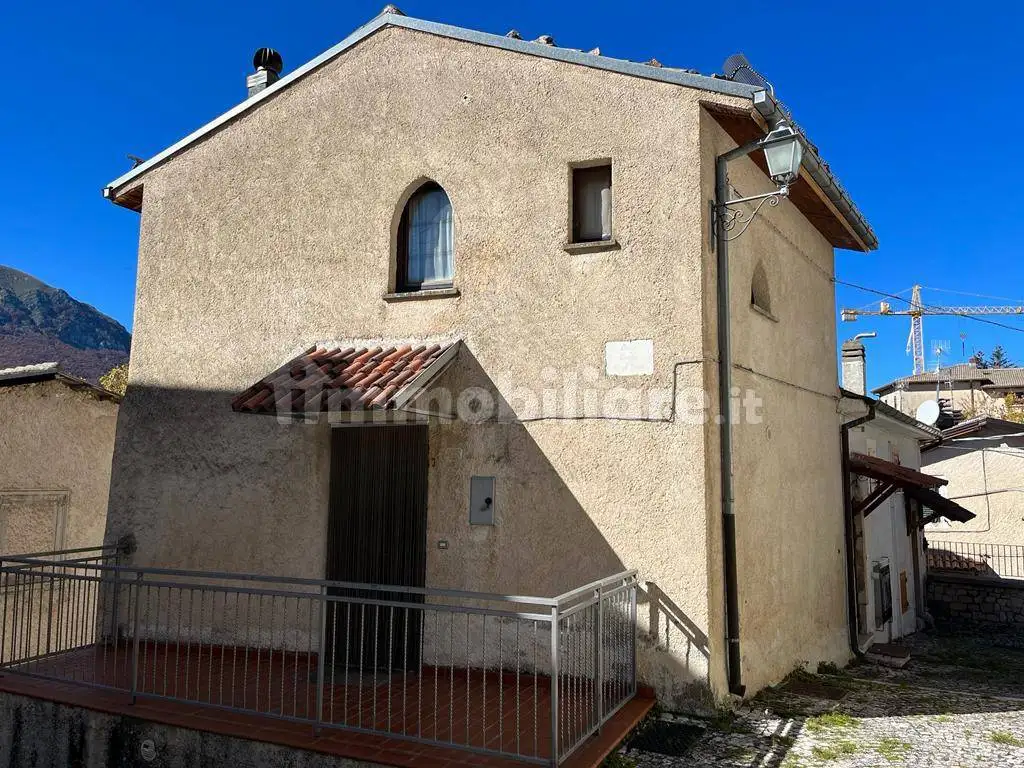 Casa indipendente in vendita a Rocca di Mezzo