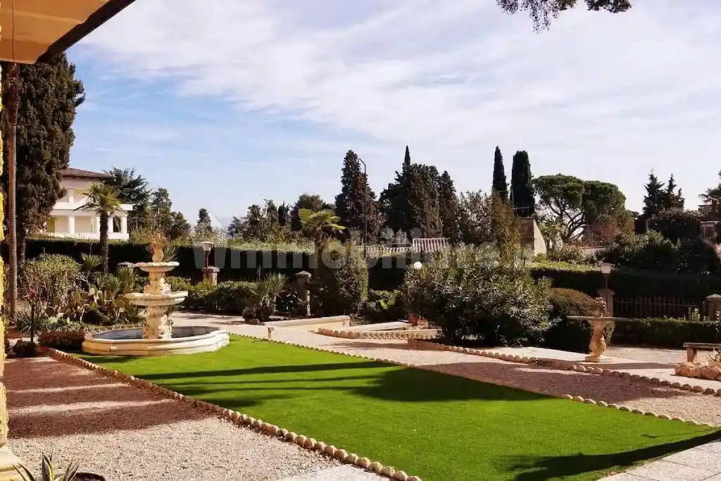 Villa in vendita a Gardone Riviera