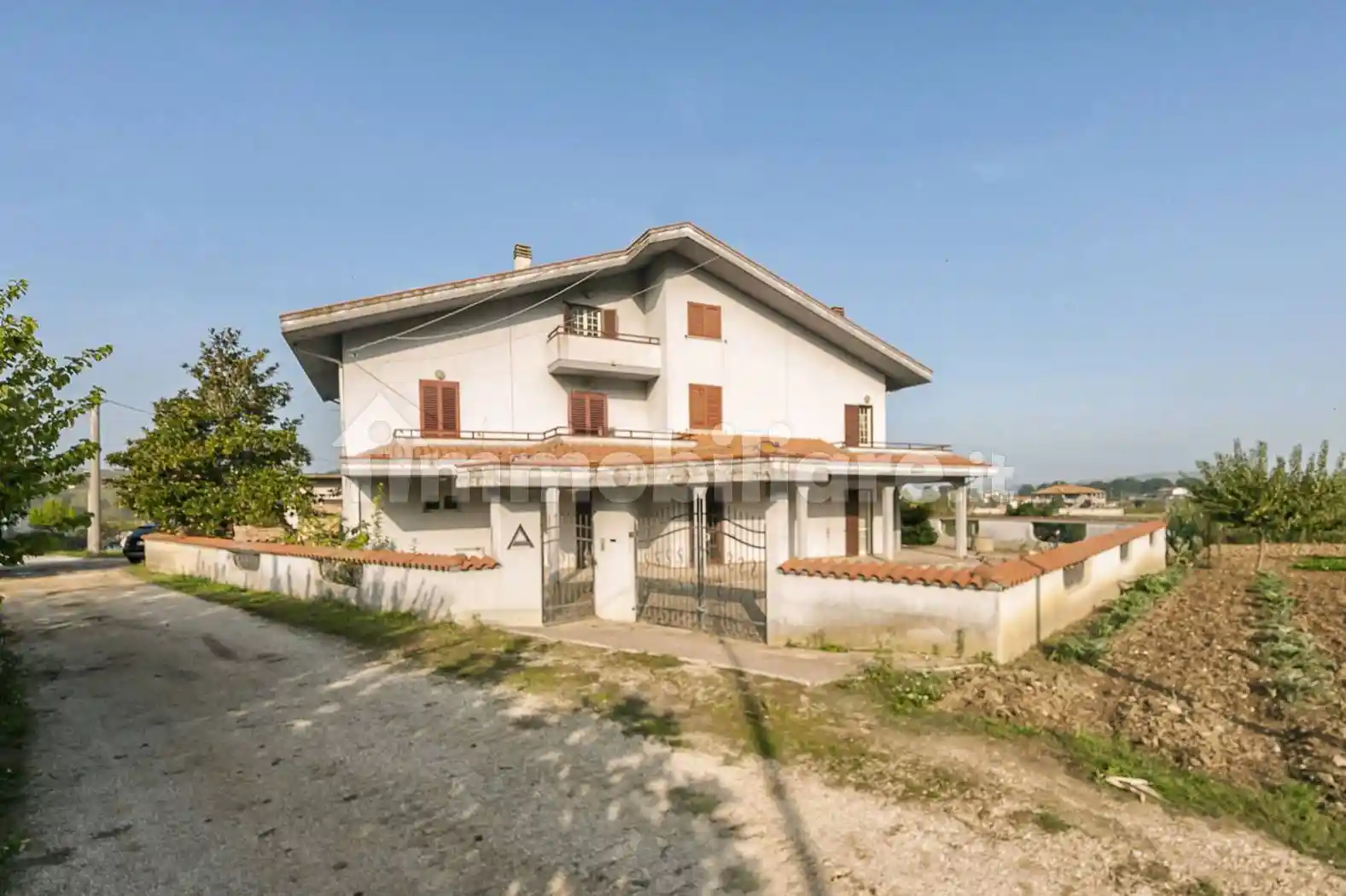 Villa in vendita a Collecorvino