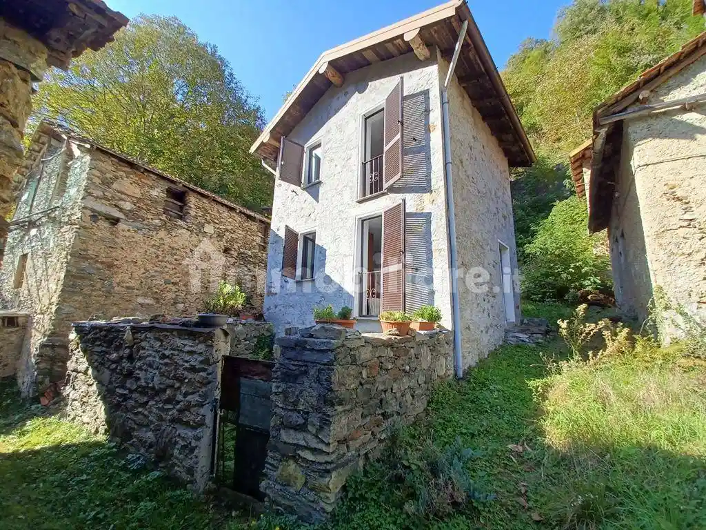 Rustico - Casale in vendita a Dongo