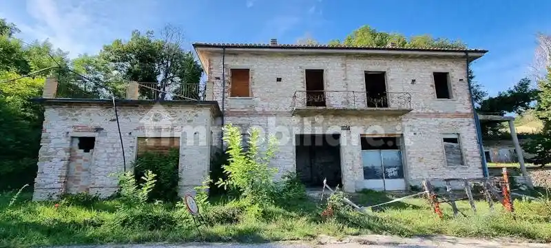 Rustico - Casale in vendita a San Severino Marche