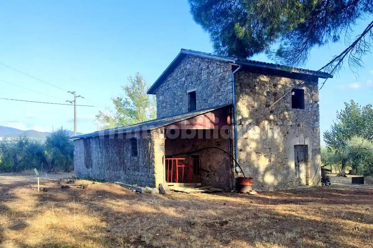 Rustico - Casale in vendita a Baschi