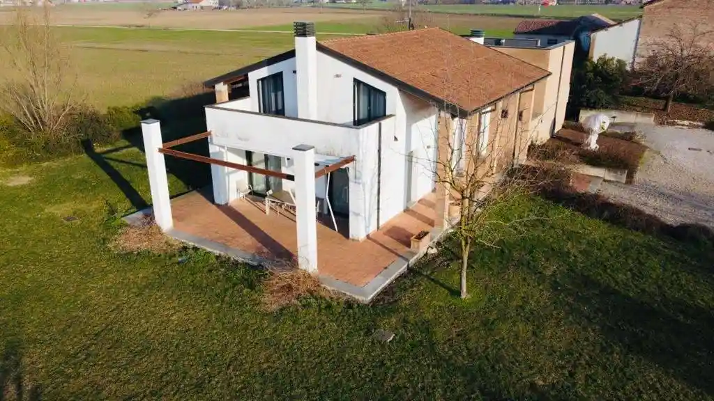 Casa indipendente in vendita a Soragna