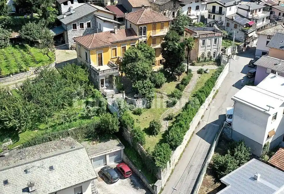 Villa in vendita a Berbenno di Valtellina