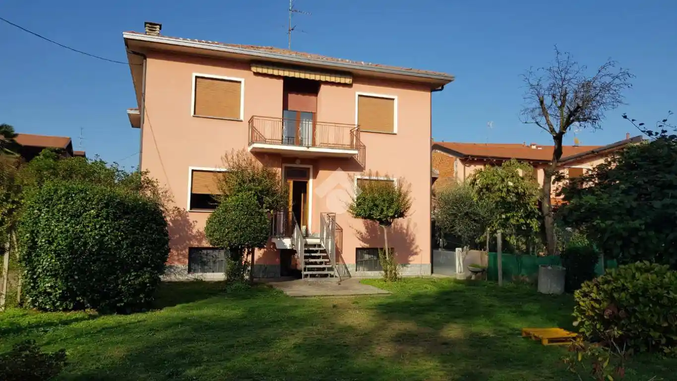 Villa in vendita a Pombia