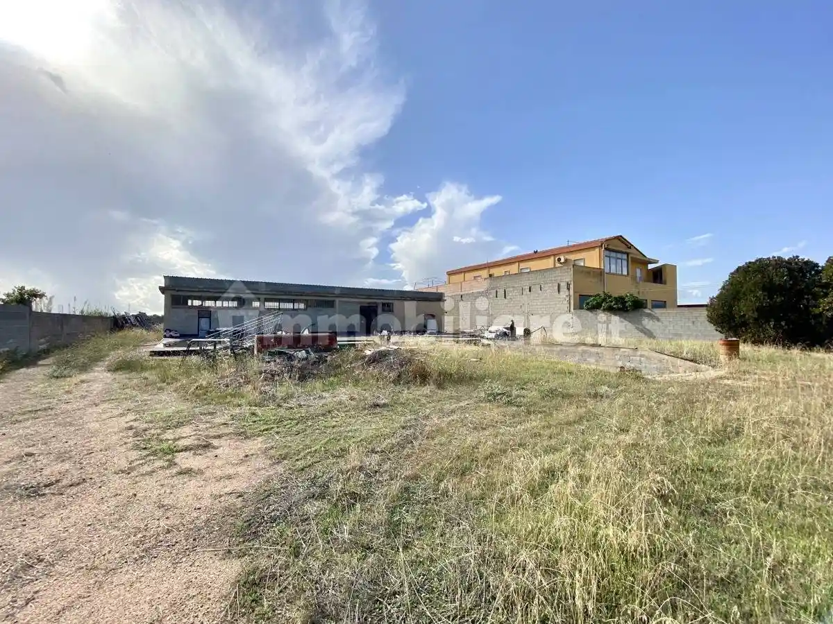 Palazzo - Edificio in vendita a Maracalagonis