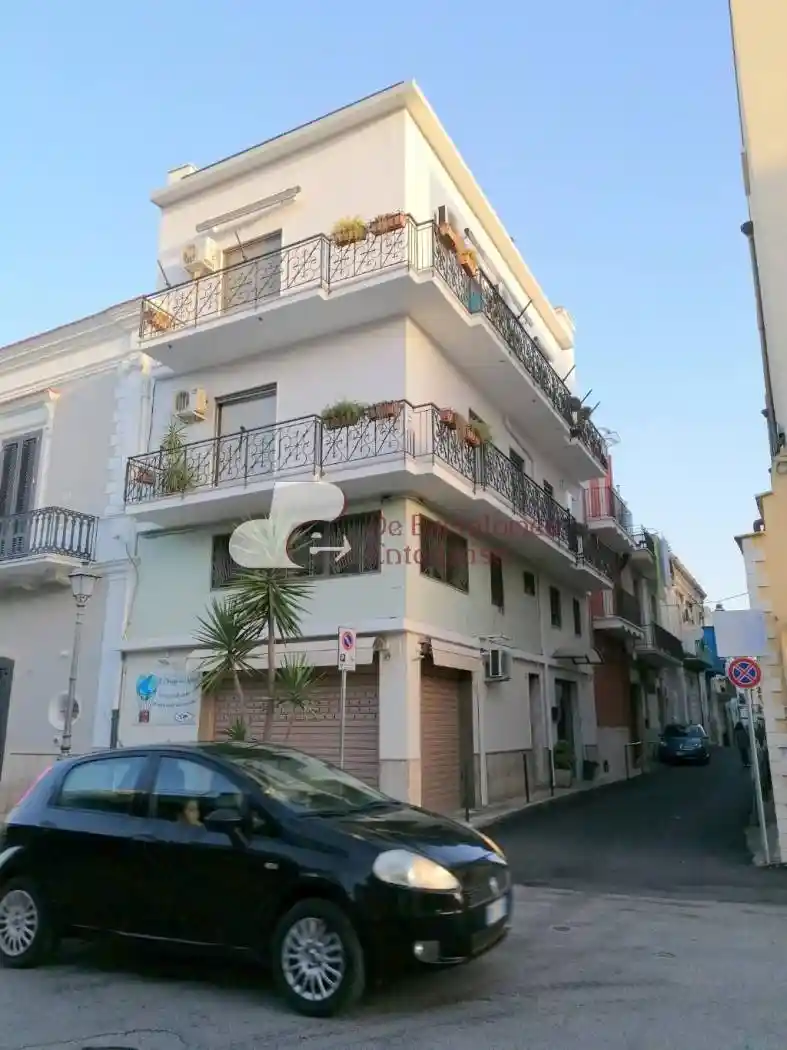 Palazzo - Edificio in vendita a Adelfia