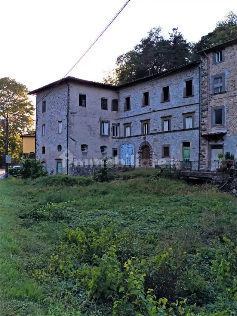 Palazzo - Edificio in vendita a Pescaglia