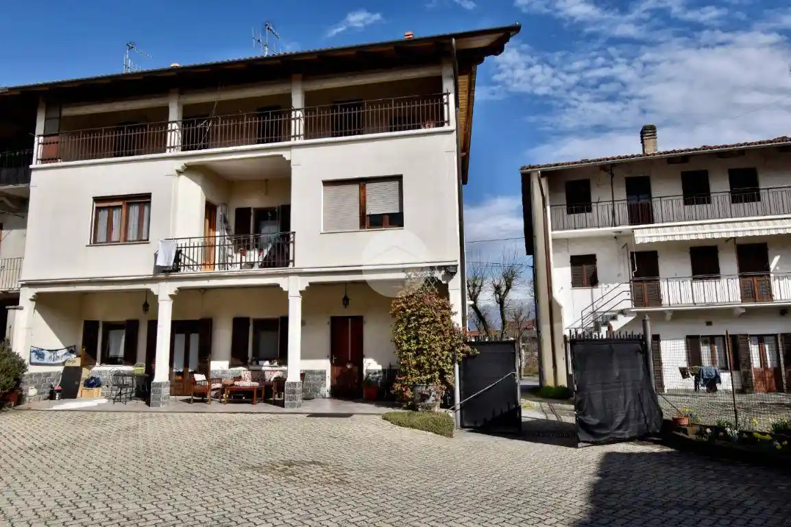 Casa indipendente in vendita a Romano Canavese