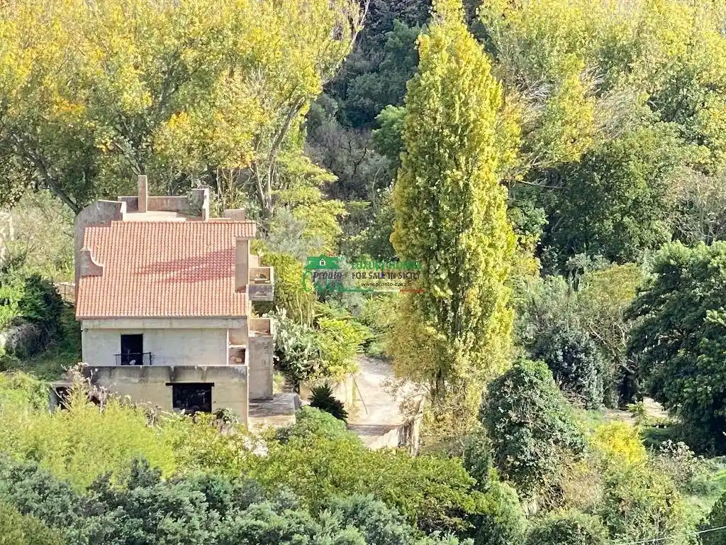 Palazzo - Edificio in vendita a Ragusa