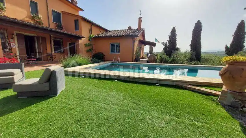 Rustico - Casale in vendita a Capannori