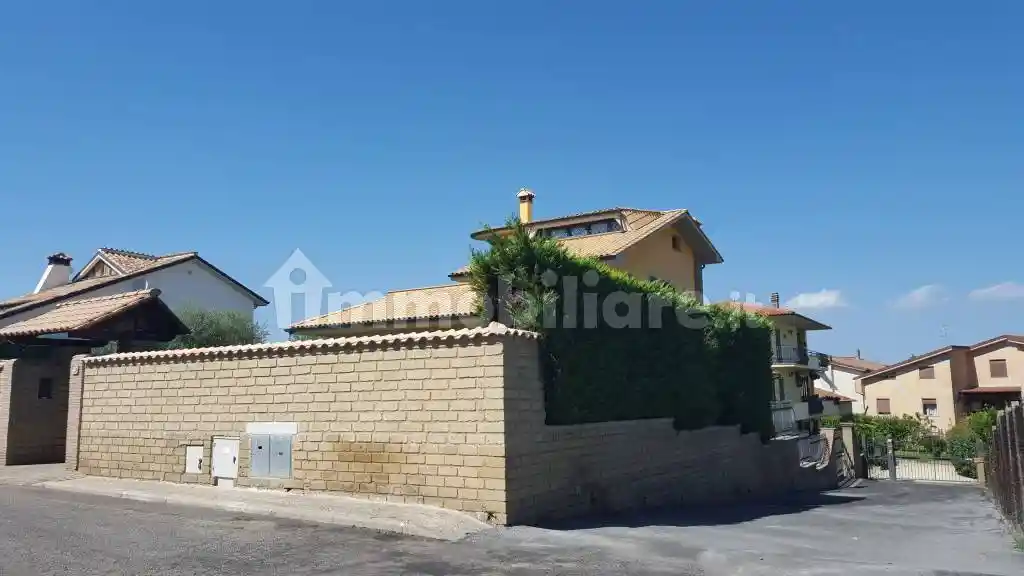 Villa in vendita a Monterosi