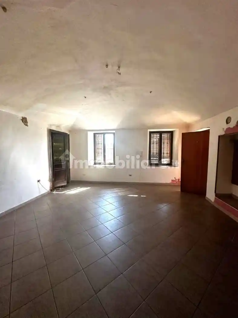 Casa indipendente in vendita a Alice Castello