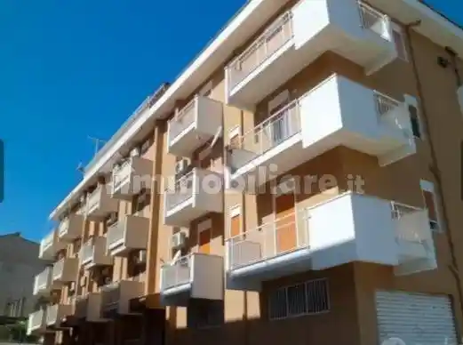 Appartamento in vendita a Campofelice di Roccella