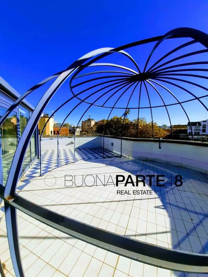 Penthouse - Attic in vendita a Milan