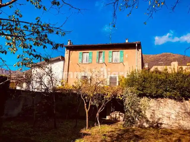 Villa in vendita a Nembro