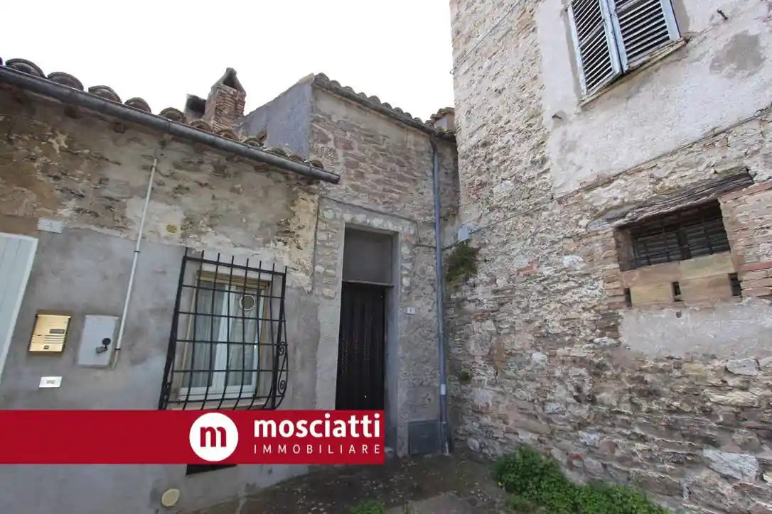 Casa indipendente in vendita a Esanatoglia