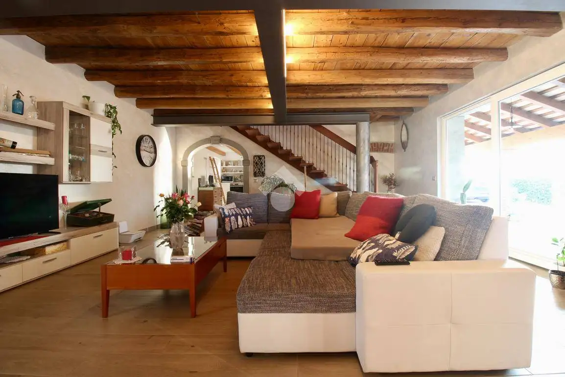 Casa indipendente in vendita a Santa Maria la Longa